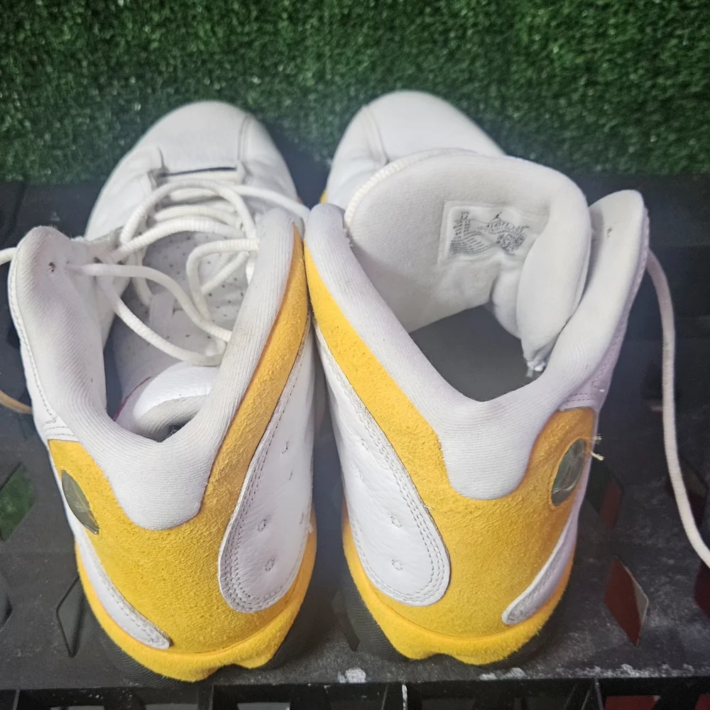 Jordan Athletic Shoes White and Yellow - Picture 2 of 5